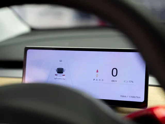 Tesla Model Y — Фото автомобиля 11