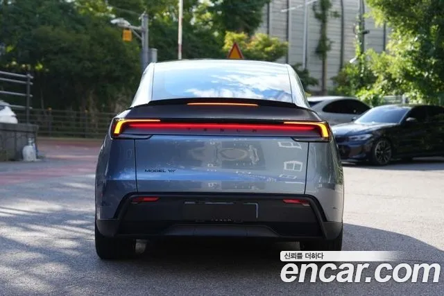 Tesla Model Y — Фото автомобиля 4