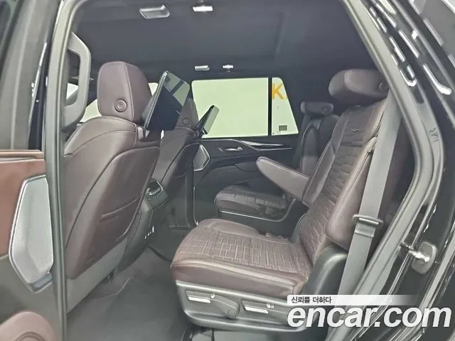 Cadillac Escalade 5th Gen — Фото автомобиля 12