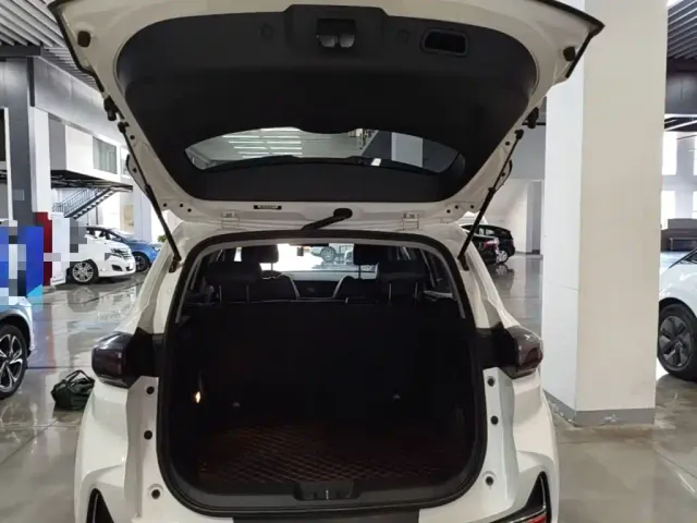 Changan CS15 — Фото автомобиля 18