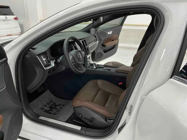 Volvo S60 — Фото автомобиля 15