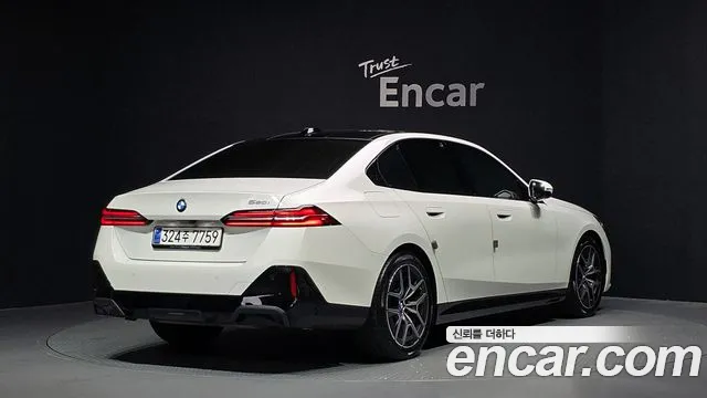 BMW 5-Series — Фото автомобиля 2