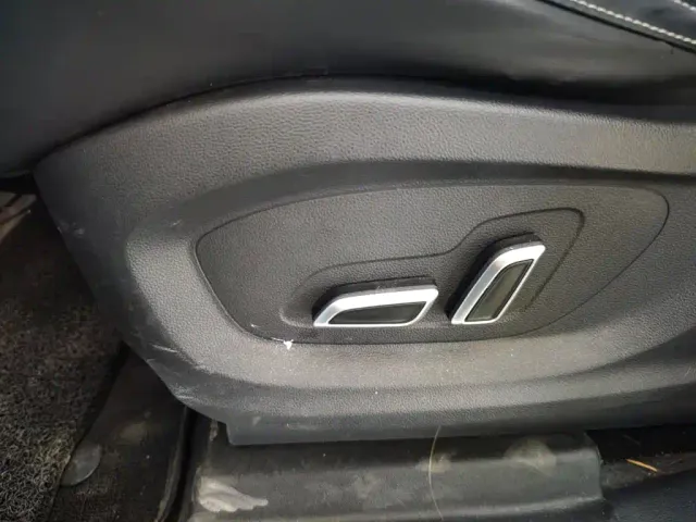 Roewe RX5 eMAX — Фото автомобиля 15