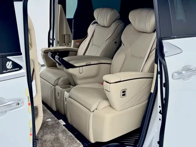 Toyota Alphard — Фото автомобиля 16