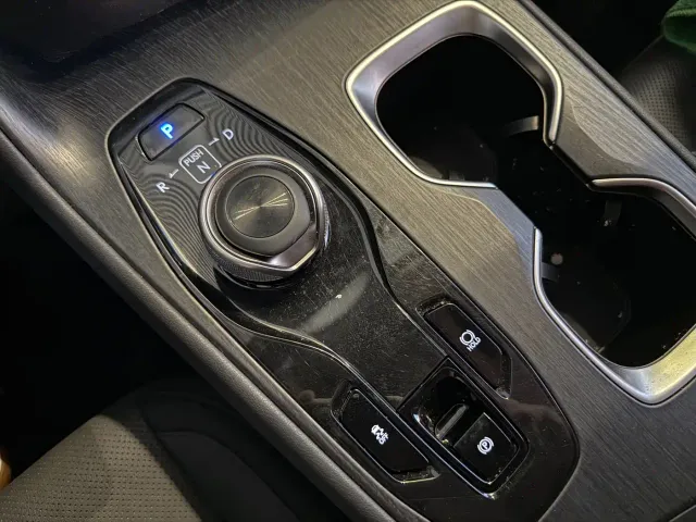 Lexus RZ — Фото автомобиля 5