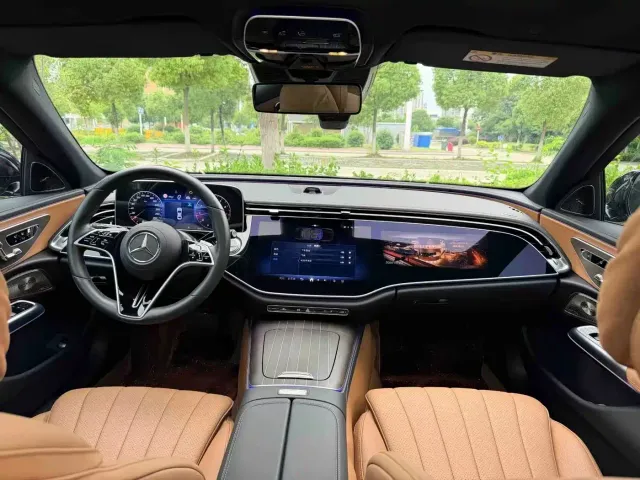 Mercedes-Benz E-Class — Фото автомобиля 4