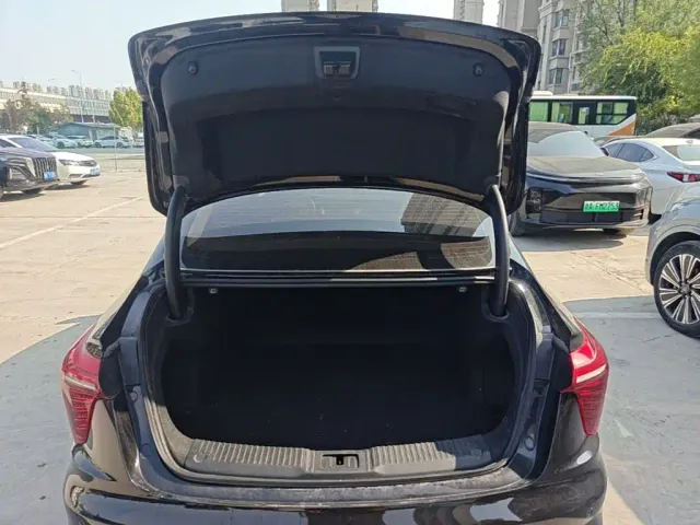 Hongqi H5 — Фото автомобиля 18