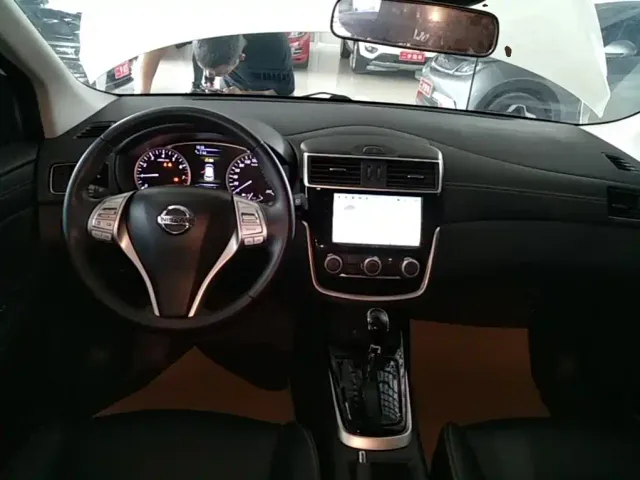Nissan Tiida — Фото автомобиля 9