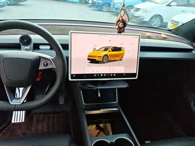 Tesla Model Y L — Фото автомобиля 13