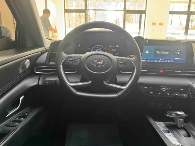 Hyundai Elantra — Фото автомобиля 17