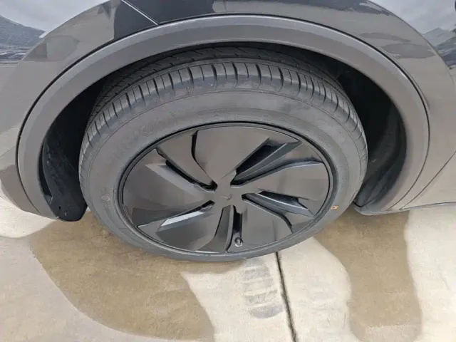 Tesla Model Y — Фото автомобиля 22