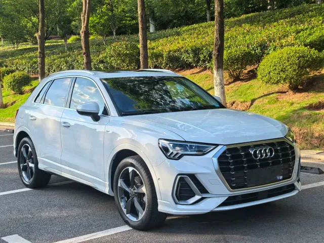 Фотография автомобиля — Audi Q3