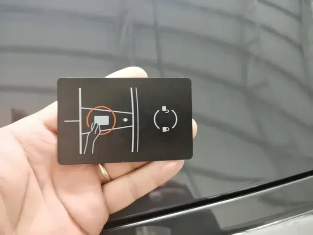 Tesla Model Y 2024 Rear-Wheel Drive Version — Фото автомобиля 8