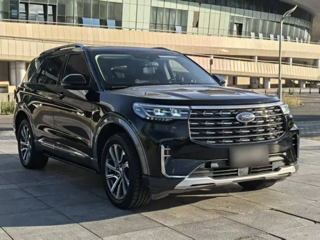 Ford Explorer — Фото автомобиля 2