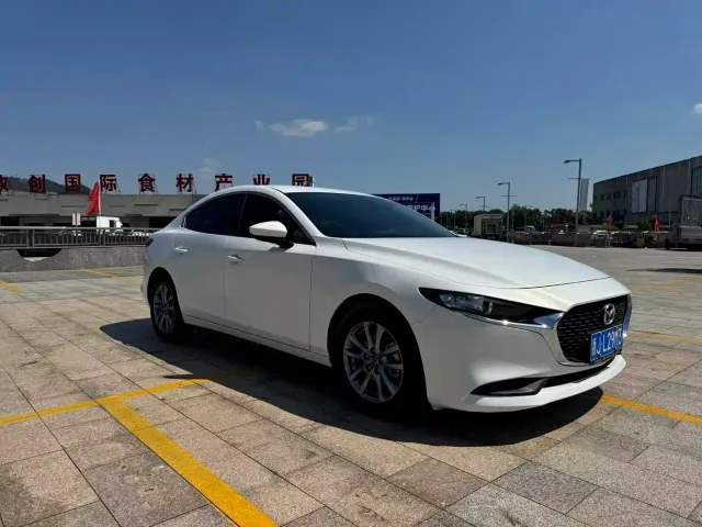 Mazda Axela — Фото автомобиля 3