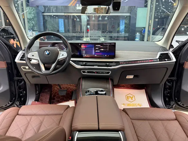 BMW X7 — Фото автомобиля 14