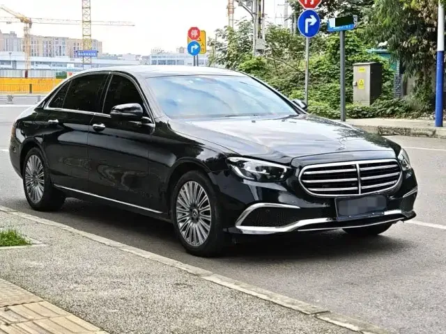 Mercedes-Benz E-Class — Фото автомобиля 3