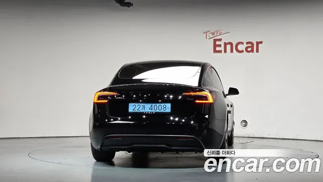Tesla Model 3 — Фото автомобиля 4