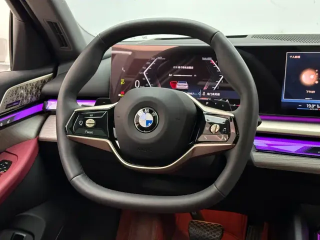 BMW 5 Series — Фото автомобиля 12