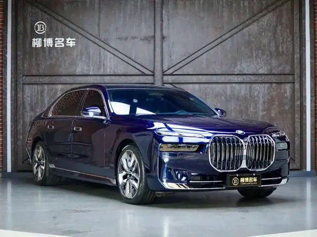 BMW 7 Series — Фото автомобиля 22