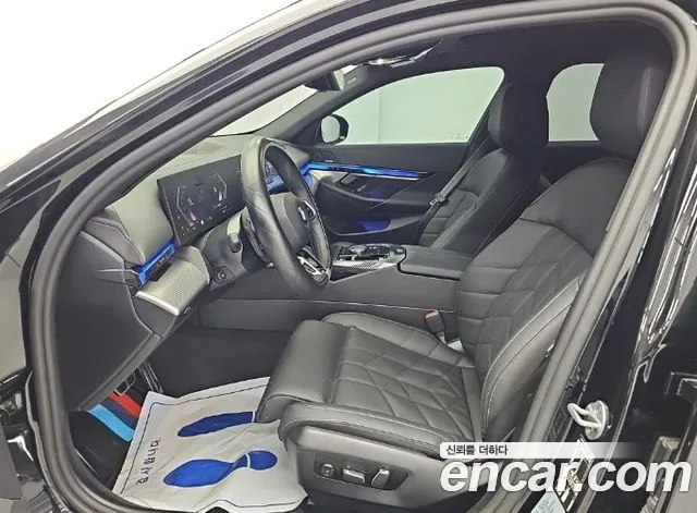 BMW 5 Series G60 — Фото автомобиля 11