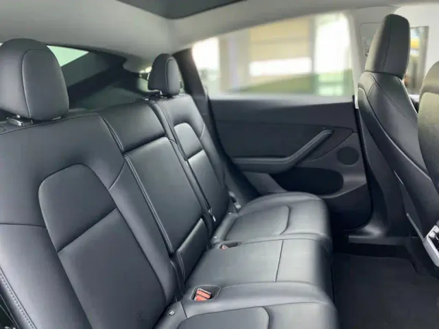 Tesla Model Y — Фото автомобиля 21