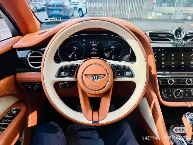 Bentley Bentayga — Фото автомобиля 13