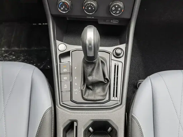 Volkswagen Lavida — Фото автомобиля 13