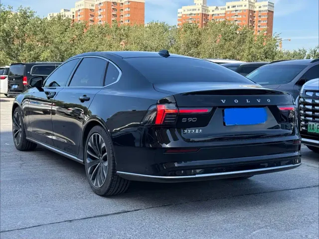 Volvo S90 — Фото автомобиля 9