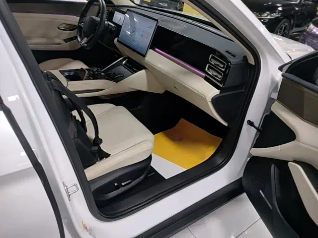 BYD Qin L — Фото автомобиля 8
