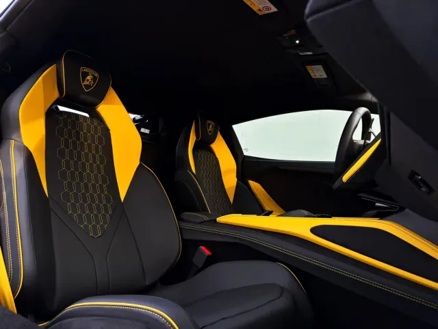 Lamborghini Revuelto — Фото автомобиля 17