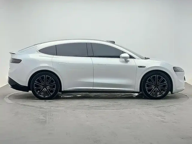 Zhijie Luxeed R7 2024 Pure Electric 667km Max — Фото автомобиля 3