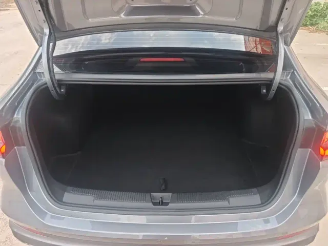 Roewe i5 — Фото автомобиля 18