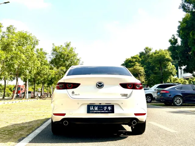 Mazda Axela — Фото автомобиля 5