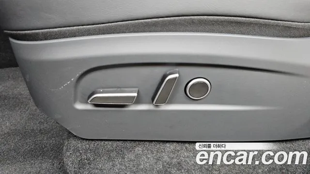 Tesla Model Y — Фото автомобиля 13