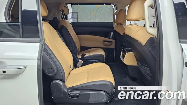 Kia Carnival Generation 4 — Фото автомобиля 16