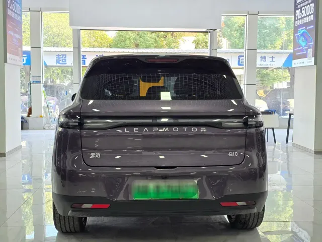 Leapmotor B10 — Фото автомобиля 6