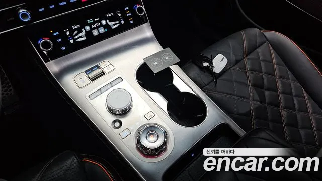 Genesis GV70 — Фото автомобиля 12