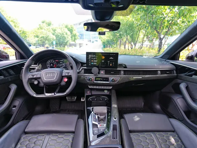 Audi RS 4 — Фото автомобиля 9