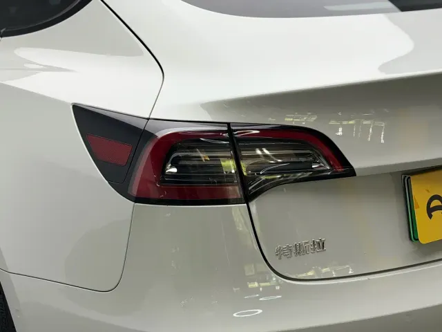 Tesla Model 3 — Фото автомобиля 15