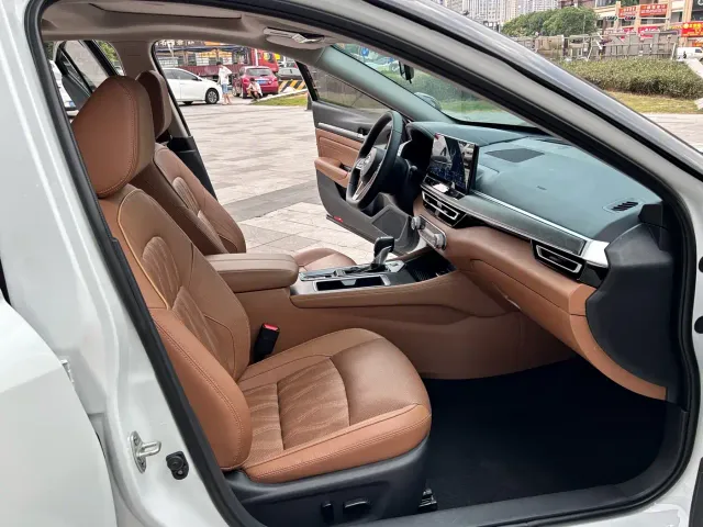Nissan Teana — Фото автомобиля 10