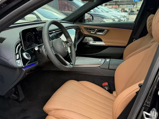 Mercedes-Benz E-Class — Фото автомобиля 4