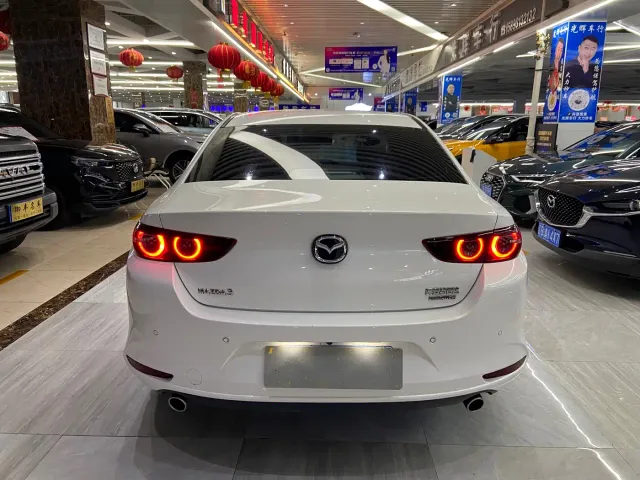 Mazda Axela — Фото автомобиля 5