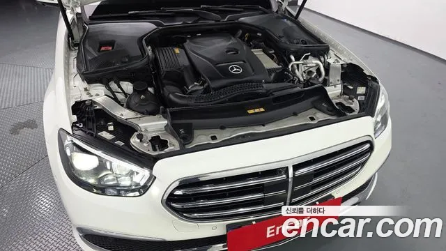 Mercedes-Benz E-Class — Фото автомобиля 6