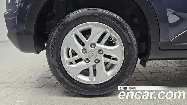 Hyundai Venue — Фото автомобиля 5