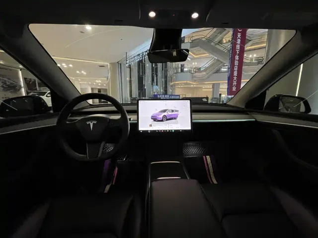 Tesla Model Y — Фото автомобиля 13