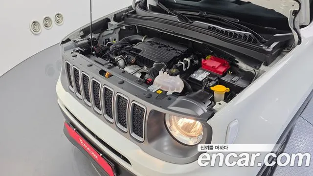 Jeep Renegade — Фото автомобиля 9