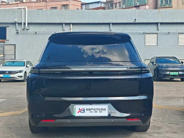 Li Auto L8 — Фото автомобиля 10