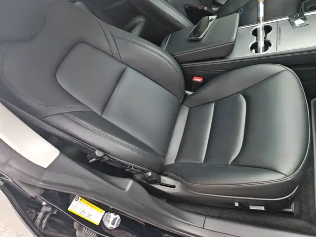 Tesla Model 3 — Фото автомобиля 19