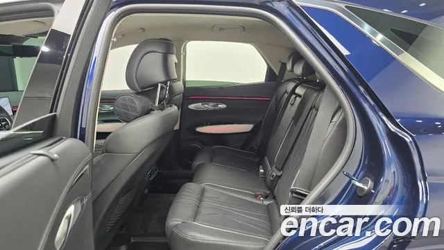 Genesis GV70 — Фото автомобиля 12